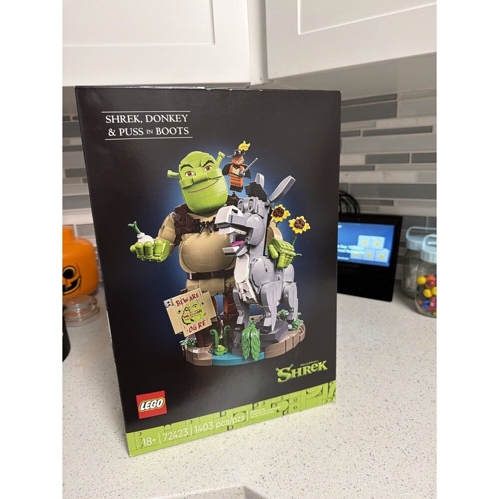 LEGO Shrek Donkey & Puss in Boots 72423 1403 Pieces NEW Sealed 18+